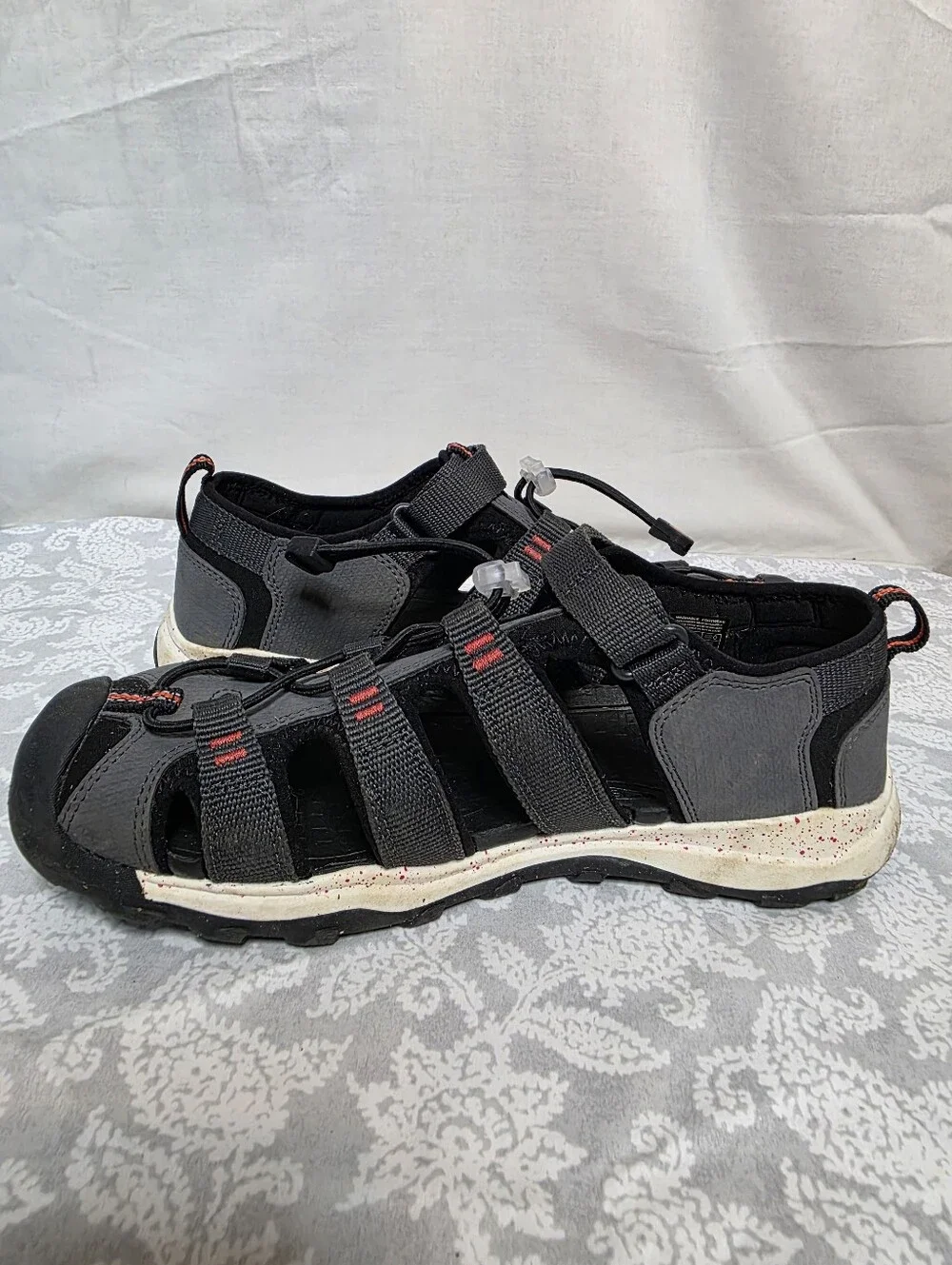 KEEN Newport Neo H2 Boys sandals Gray Size 7 Hiking Water Sandals